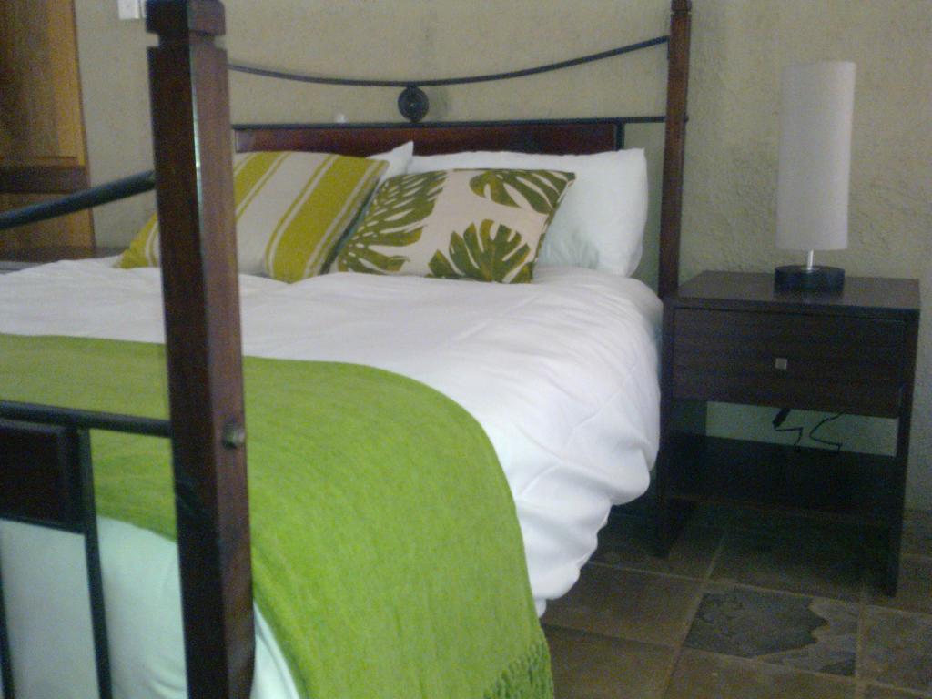Mokolodi House Bed and Breakfast Gaborone Kamer foto